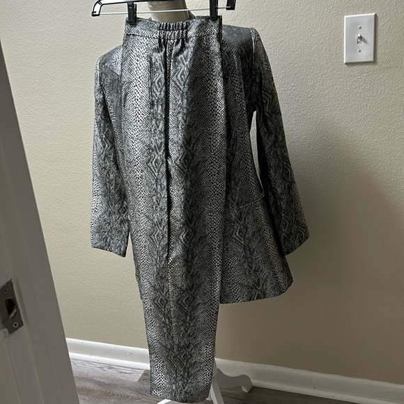 Snake print Pantsuit by Eva Polini Couture - Picture 4 of 6